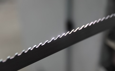 鹤岗双金属带锯条产生切削噪音的原因具体有哪些？